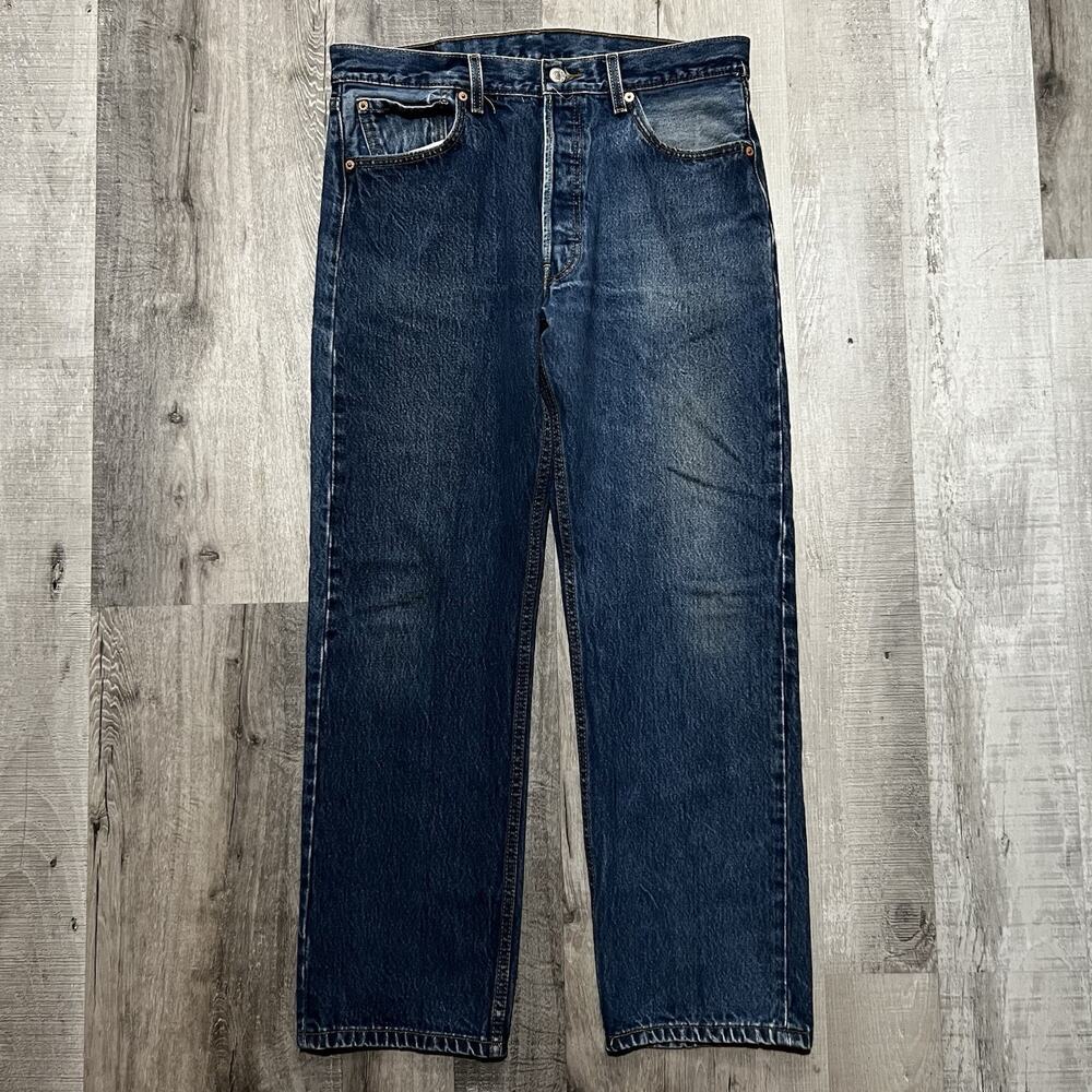 Vintage Levis 501xx Medium Wash Button Fly Y2K Denim Mens Jeans Sz 35x32 2000s